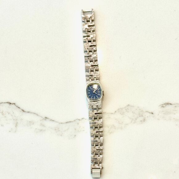 Vintage Caravelle Bulova Women's Silver Tone Mechanical Wrist Watch - Picture 3 of 10